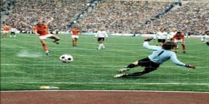 华体会体育战术视角：荷兰队如何完成自我修正-华体会体育