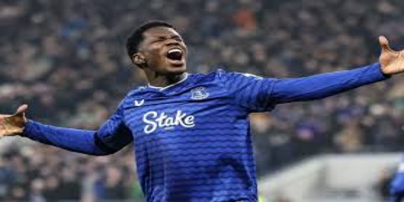 华体会体育展望：利兹联的“中轴线革命”全面启动-华体会体育