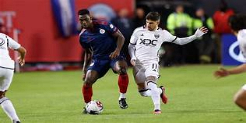 华体会体育深度解析：曼城赛季困境与防线重塑的关键-华体会体育